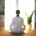 Nuestra mente maneja 79 gigas diarios: meditar nos ayudaría a vivir más