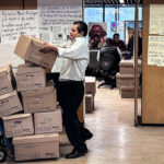 Empacan pertenencias de Arriaga en la SEP; exfuncionario insiste en que le pidieron retirar Ayotzinapa de libros