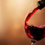 Qué pasa al beber una copa de vino todos los días: No lo podemos llamar saludable
